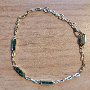 Chic Silver Bracelet with Green Accents